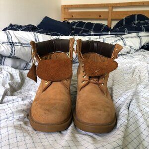 ► BROWN TIMBERLAND BOOTS